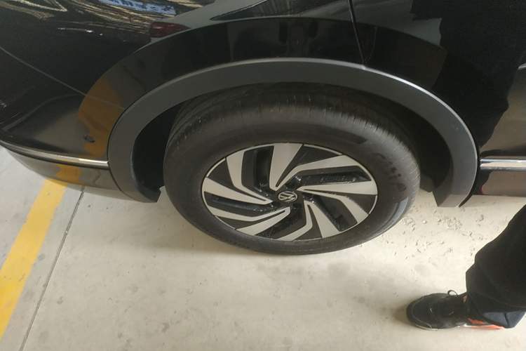 Used Volkswagen Tiguan L 2024 Outstanding Model 330TSI Automatic Two-Wheel Drive R-Line Dragon Glory Edition Right Rear Wheel Hub