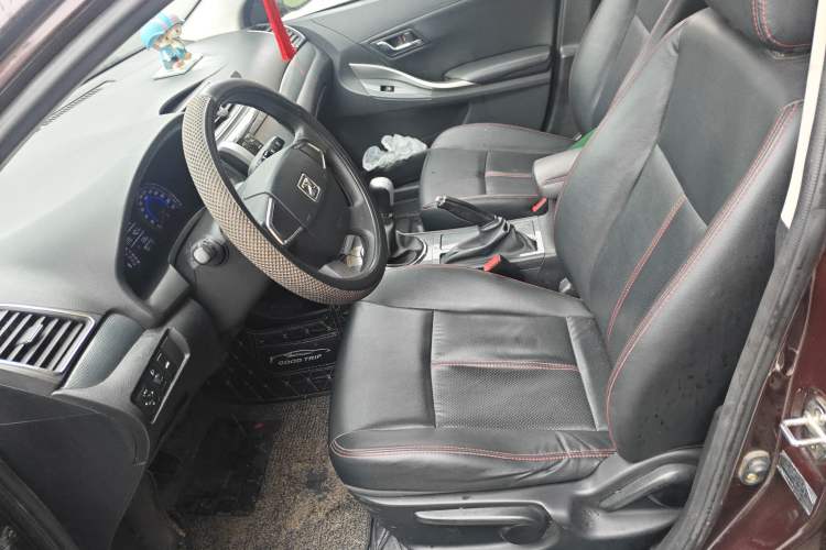 Used Zotye Z300 2016 New Vision 1.5L Manual Entry-Level Model