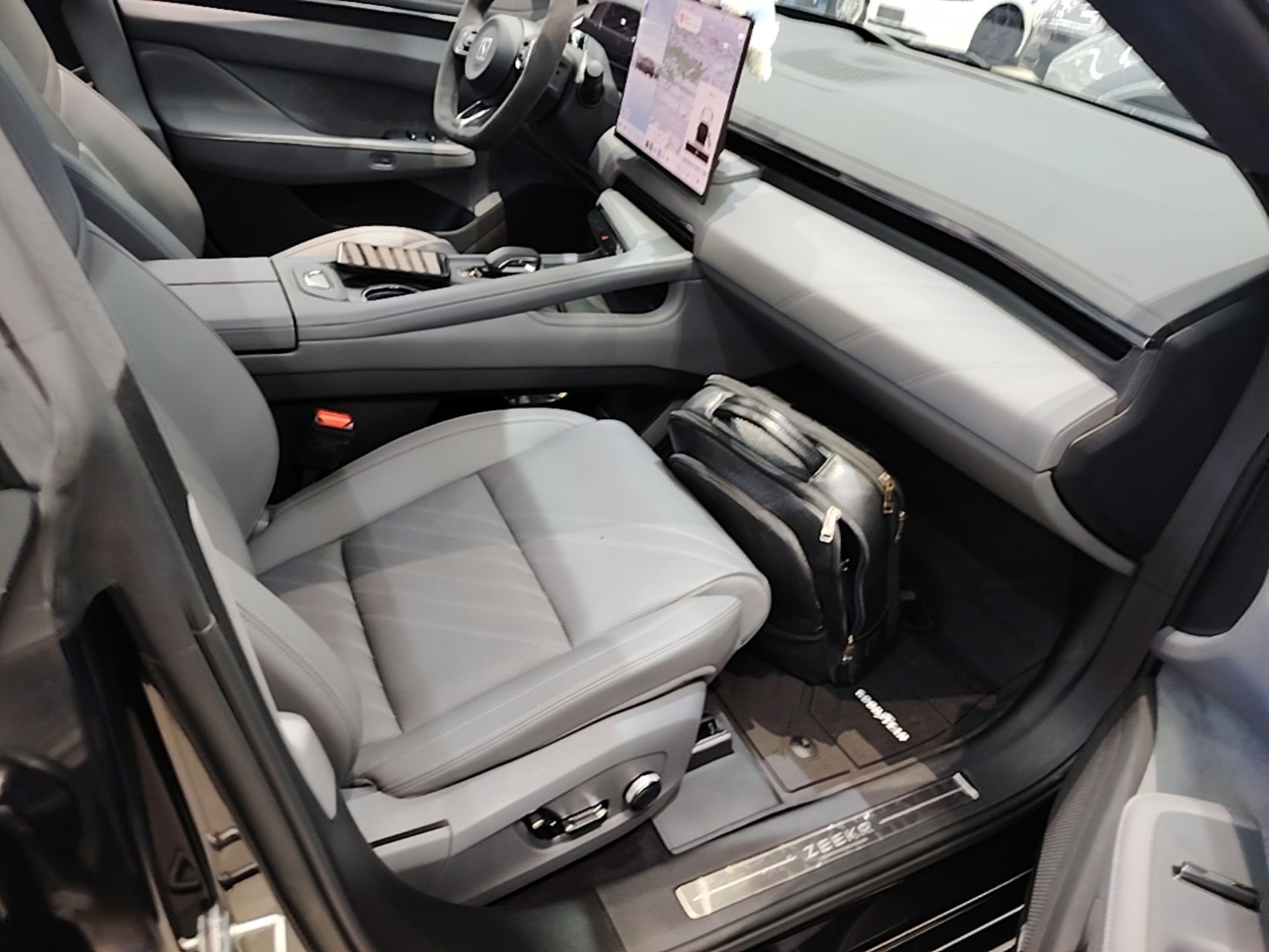 Zeekr 001 2024 YOU Edition 100 kWh All-Wheel Drive — снимка 19