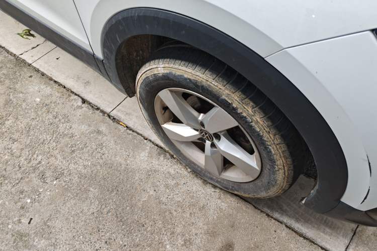 Used Volkswagen T-Cross 2023 1.5L Automatic Fashion Edition Right Front Wheel Hub