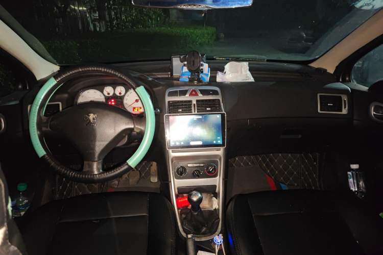 Used Peugeot 307 2010 Hatchback 1.6L Manual Comfort Edition Center Console