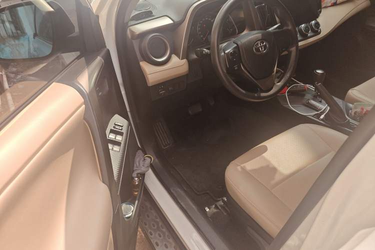 Used Toyota RAV4 2013 2.0L CVT Two-Wheel Drive Urban Edition