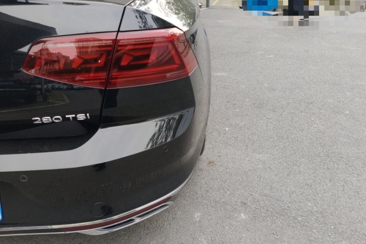 Used Volkswagen Magotan 2023 2 Million Units Limited-Edition 280TSI DSG Comfort Version Right Rear Taillight