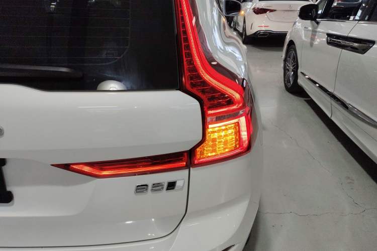 Used Volvo XC60 2023 B5 4x4 Smart Luxury Edition