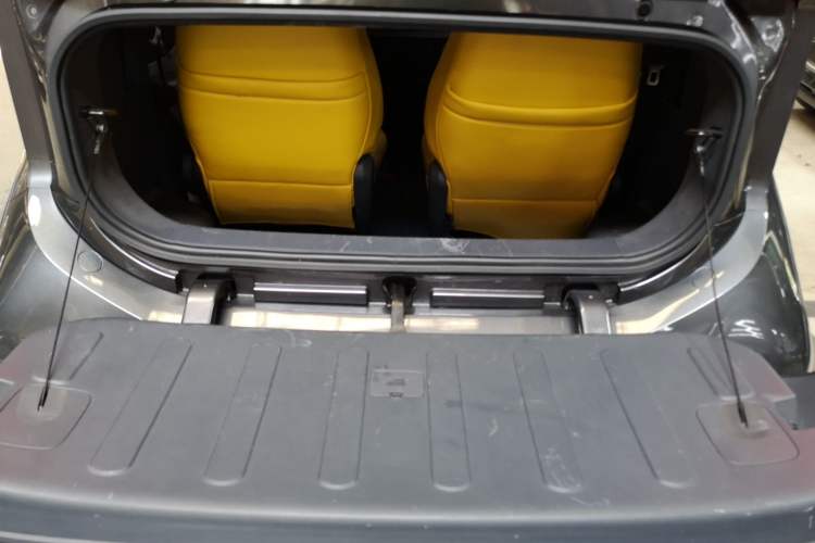 Used Wuling NAMMIEV 2021 Playful Model – High-Power Version Trunk