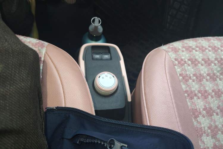 Used Chery QQ Ice Cream 2022 170km Sundae Phosphate Lithium-Ion Gear Lever