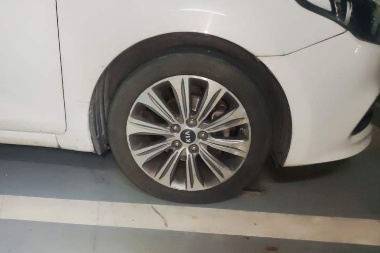 Used Kia K4 2015 1.8L Automatic GLS Special Right Front Wheel Hub