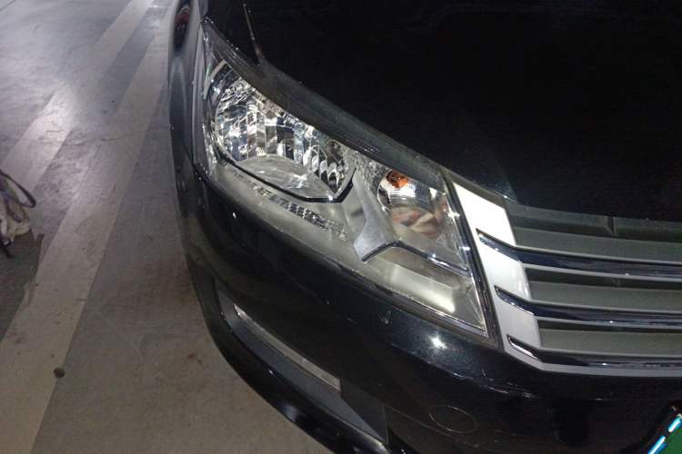 Used Volkswagen Santana 2015 1.6L Manual Comfort Edition Right Front Headlight