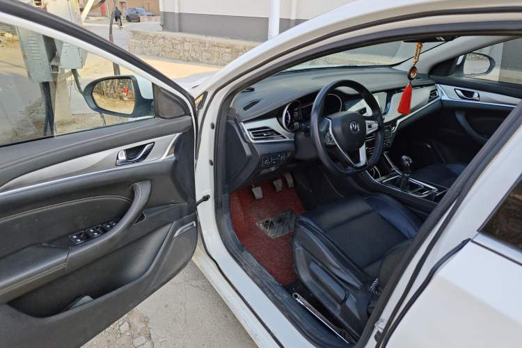 Used CHANGAN Eado 2019 High-Energy Edition 1.6L GDI Manual Pioneer Model China VI Standard Driver Seat