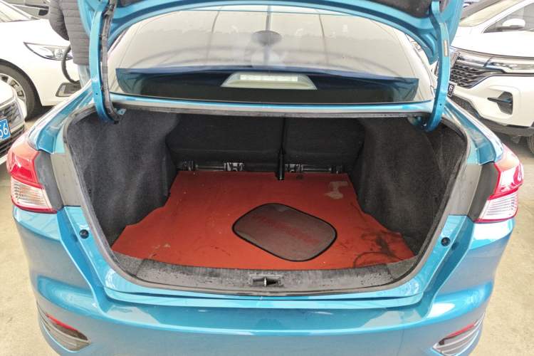 Used Nissan Lannia 2016 1.6L CVT Cool Edition Trunk