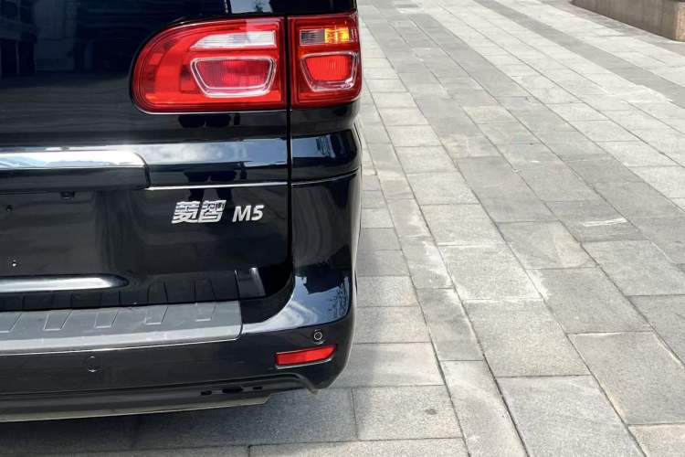 Used FORTHING Lingzhi 2023 M5L 1.6L Base Model 7 Seats Right Rear Taillight