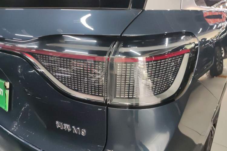 Used Hima AITO M9 2024 Range-Extended Ultra Version 42 kWh 6-Seater Model Right Rear Taillight