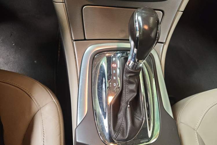 Used Buick Regal 2012 2.4L SIDI Elite Edition Gear Lever