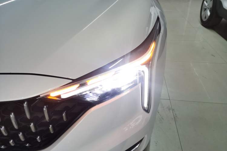 Used Bestune B70 2022 Third Generation 1.5T Automatic Enjoyment Version Left Front Headlight