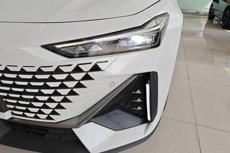 Used CHANGAN UNI-V 2022 1.5T Prestige Version Left Front Headlight