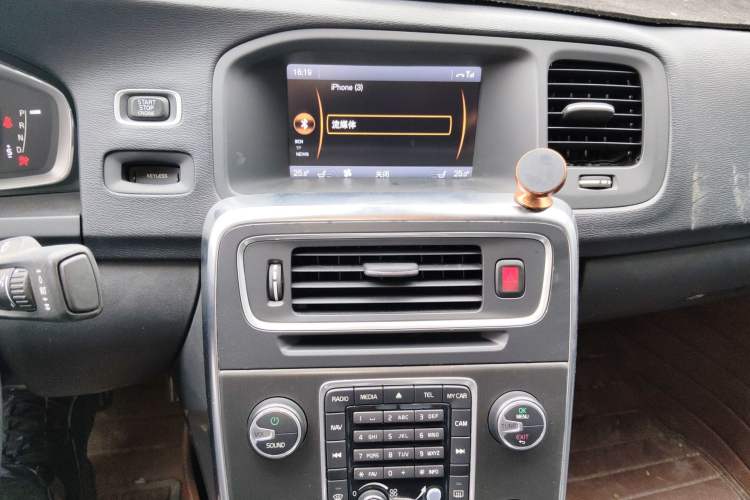 Used Volvo S60 2014 S60L T5 Smart Upgrade Edition Audio And AC Panel