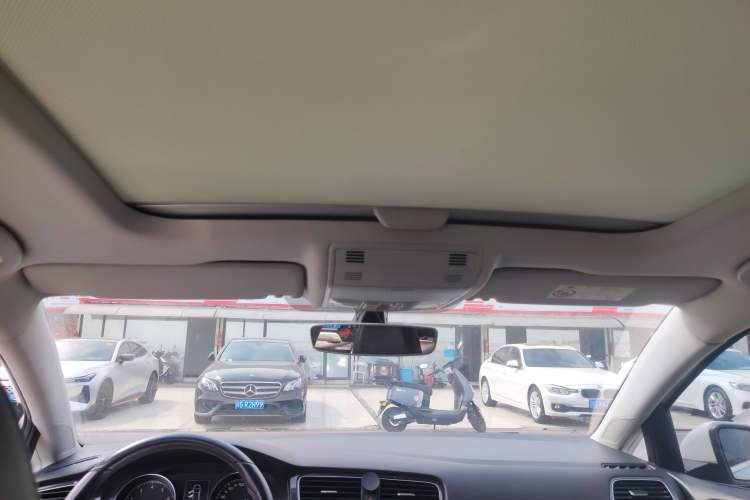 Used Volkswagen Golf 2018 230TSI Automatic Luxury Version
