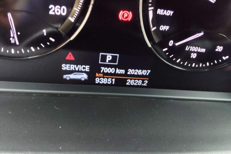 Used BMW X1 2019 sDrive18Li Fashion Model Odometer Close Up