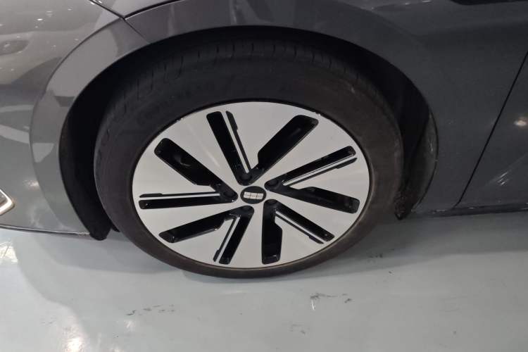 Used Geely Galaxy E8 2024 550 km Range Rear-Drive MAX
