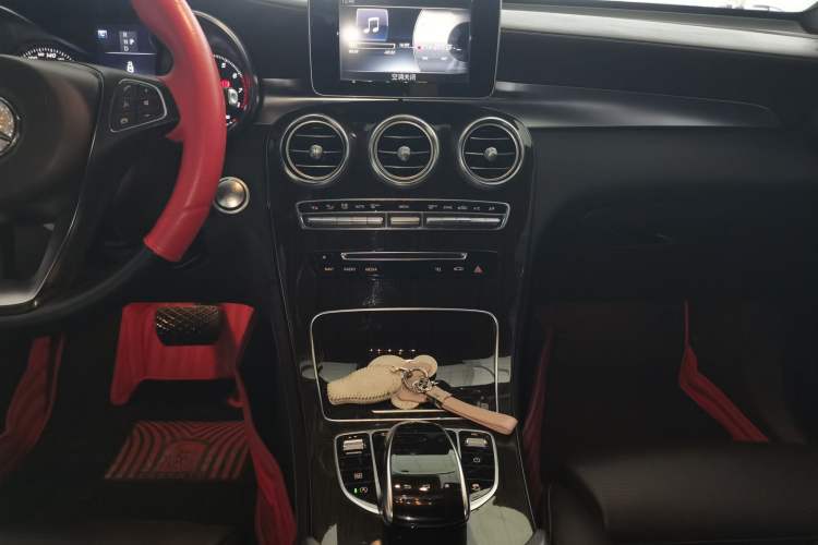 Used Mercedes-Benz GLC 2016 GLC 260 4MATIC Luxury Model
