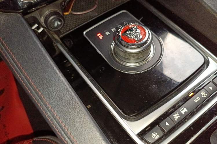 Used Jaguar F-PACE 2018 2.0T All-Wheel Drive R-Sport Sport Edition Gear Lever