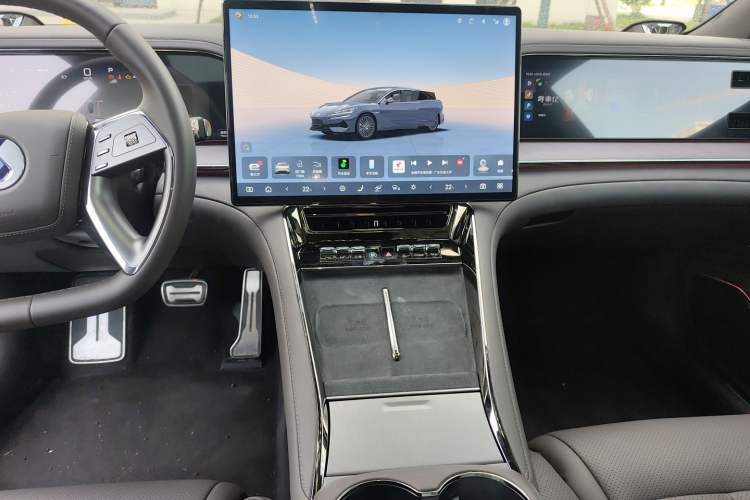 Used Denza Z9 2024 1100 km All-Wheel-Drive Ultra Version Audio And AC Panel