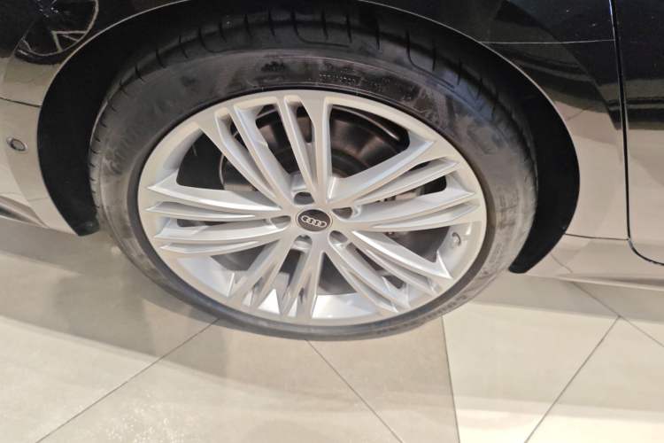 Used Audi A7L 2024 45 TFSI quattro Luxury Edition Right Rear Wheel Hub