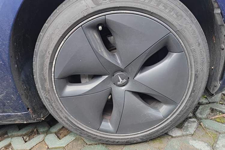 Used Tesla Model 3 2019 Long-Range Rear-Wheel-Drive Version