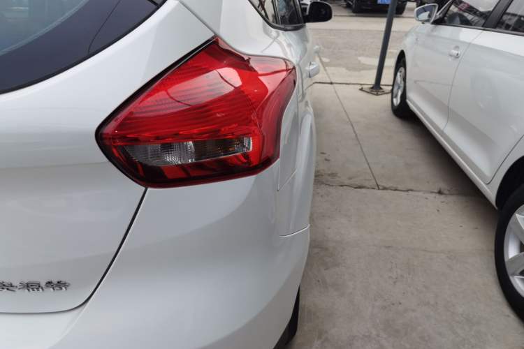 Used Ford Focus 2018 Hatchback Classic 1.6L Automatic Comfort Plus SmartDrive Edition
