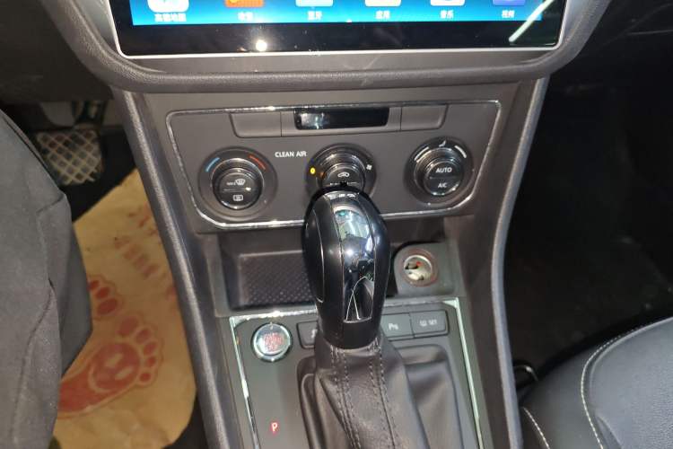 Used Volkswagen Lavida 2017 230TSI DSG Comfort Edition Audio And AC Panel