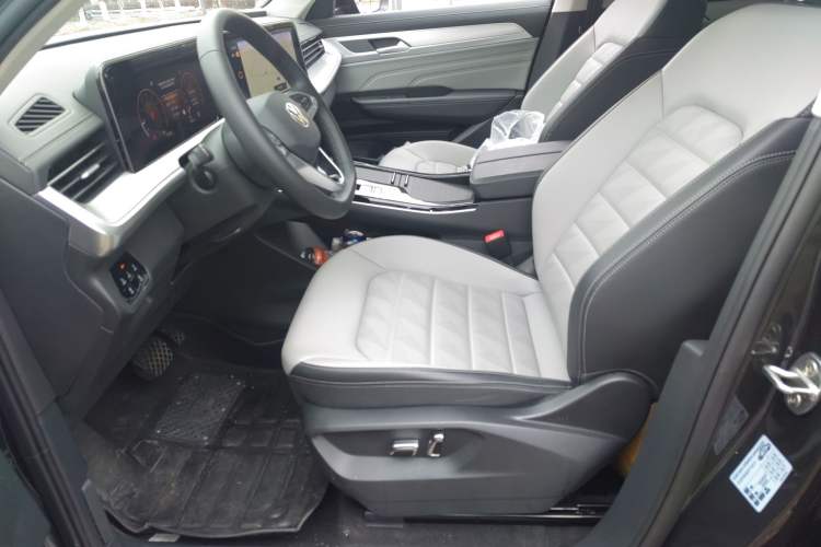 Used Volkswagen Tavendor 2024 330TSI Luxury Touring Edition
