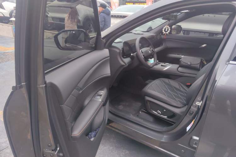 Used Changan CS75 PLUS 2025 4th Generation 1.5T New Blue Whale Smart Luxury Edition
