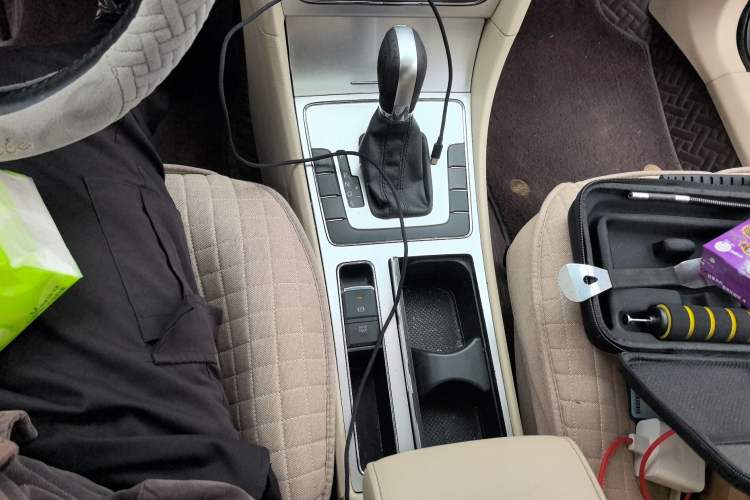 Used Volkswagen Passat 2011 1.8TSI Automatic Prestige Edition Gear Lever