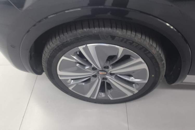 Used Hongqi E-HS9 2022 660 km Range Flagway Edition Six Seats Exterior 4