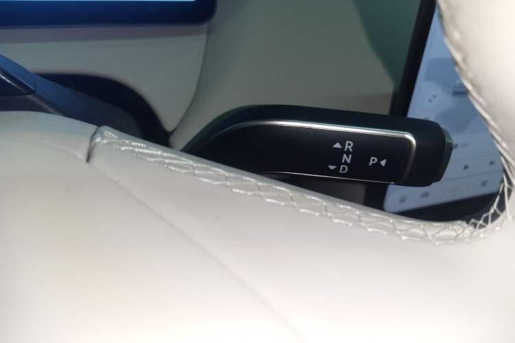 Used Nio ET5T 2025 75 kWh Touring Gear Lever