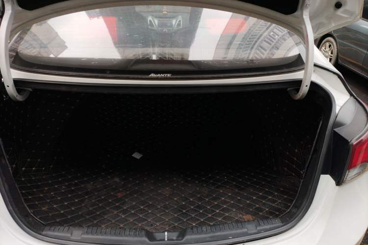 Used Hyundai Elantra (5th Generation / Langdong) 2016 1.6L Automatic Prestige Model Trunk