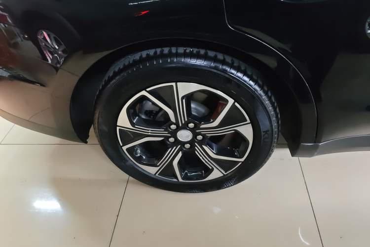 Used Hongqi E-QM5 2021 Charging Version Flagship Edition Right Rear Wheel Hub