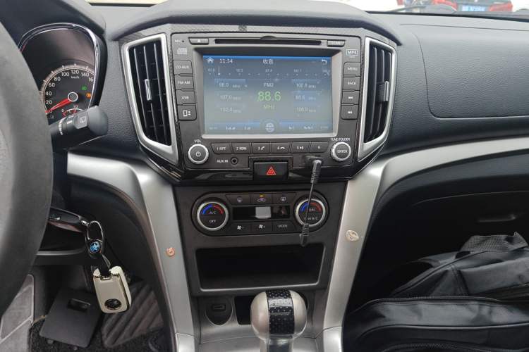 Used Venucia T70 2015 2.0L CVT Smart Edition Audio And AC Panel