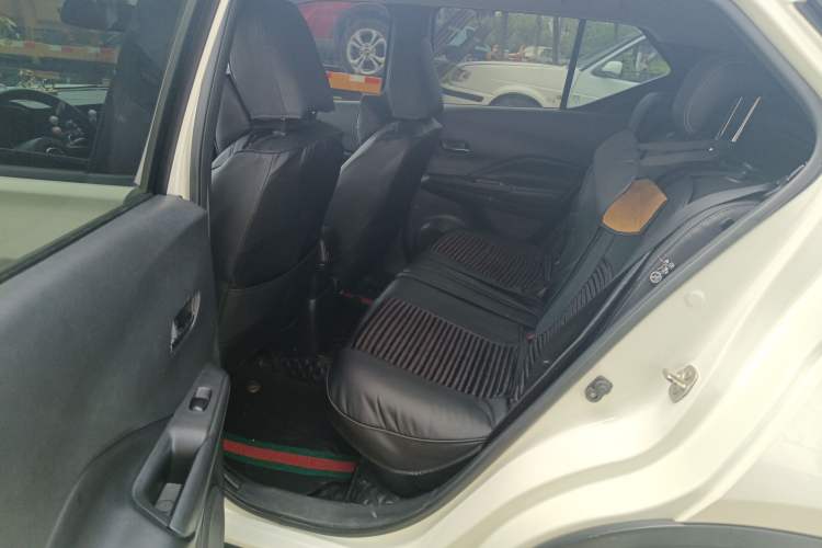 Used Nissan Kicks 2018 1.5L CVT Smart Connect Luxury Edition Left Rear Seat