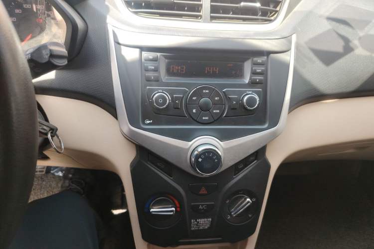 Used Chery Fengyun 2 2013 Hatchback 1.5L Manual Ruiyi Edition Audio And AC Panel