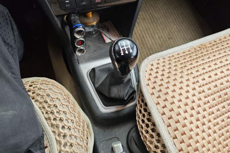 Used CHANGAN KAICHENG Ounuo S 2015 1.5L Jinouno Luxury Model Gear Lever