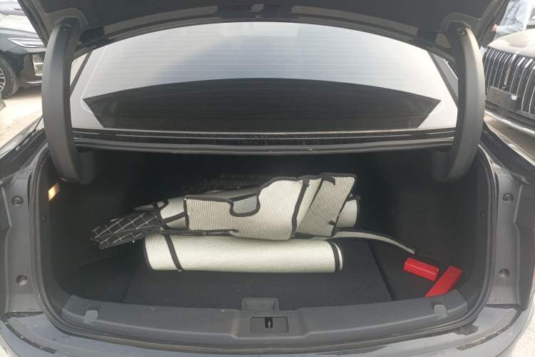 Used Hongqi E-QM5 2025 500km Range Commuter Version