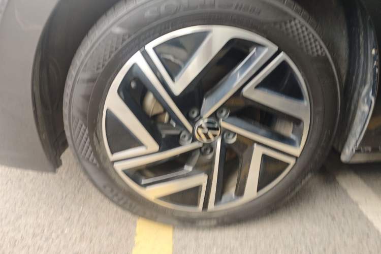 Used Volkswagen Sagitar 2023 300TSI DSG Excellence Edition Left Front Wheel Hub