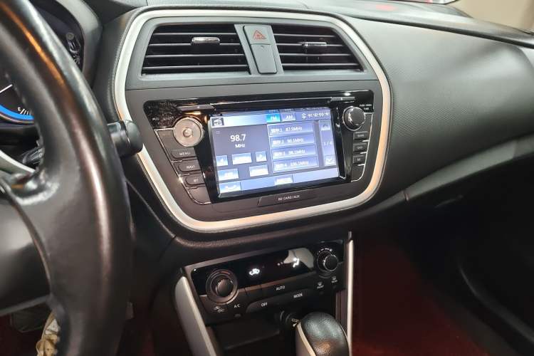 Used Suzuki S-Cross 2014 1.6L CVT Two-Wheel Drive Elite Version Audio And AC Panel