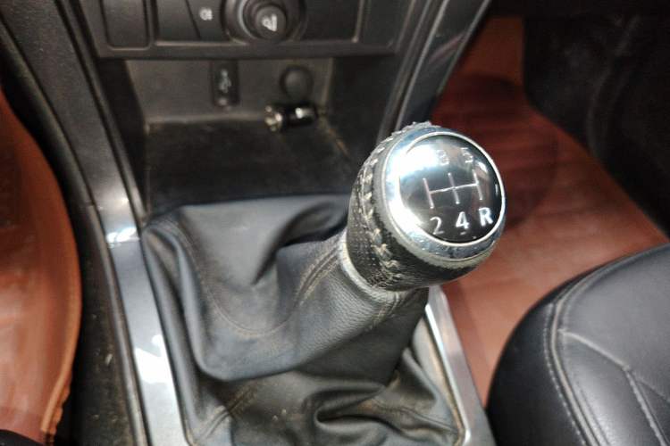 Used Great Wall Wingle 5 2017 2.0T European Version Diesel Two-Wheel Drive Advanced Large Double-Cab GW4D20E