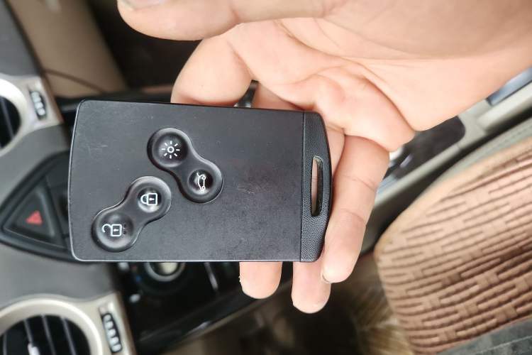 Used Renault Koleos 2014 2.5L 4x4 Comfort Edition Vehicle Key