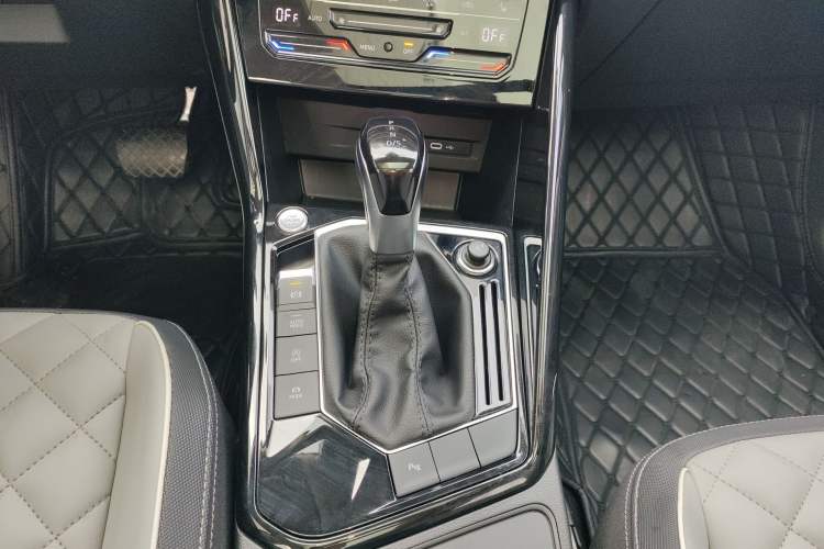 Used Volkswagen Tayron 2023 300TSI Two-Wheel-Drive Luxury Plus Advanced Edition Gear Lever