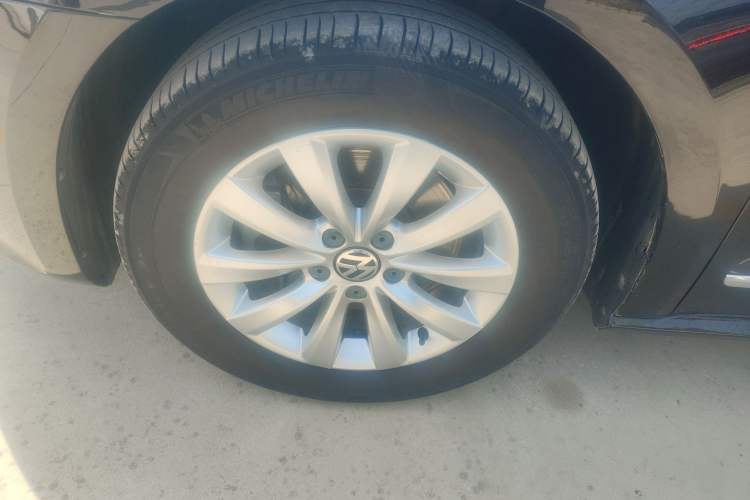 Used Volkswagen Passat 2015 1.8TSI DSG Prestige Edition Left Front Wheel Hub