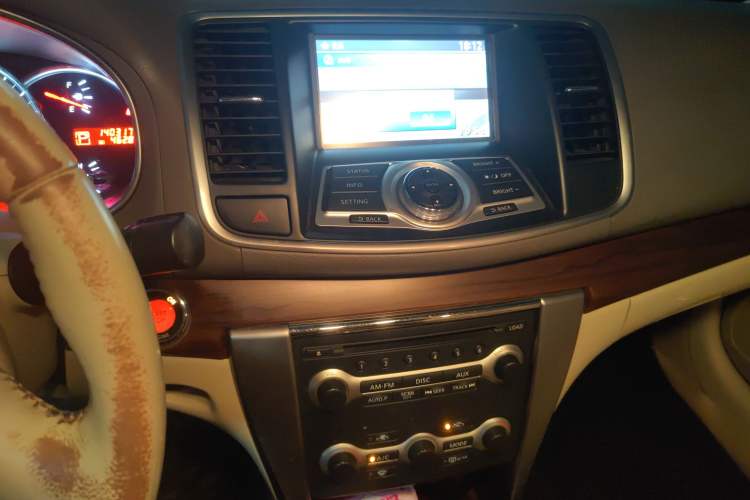 Used Nissan Teana 2009 Duke 2.5L XV VIP Deluxe Edition Audio And AC Panel