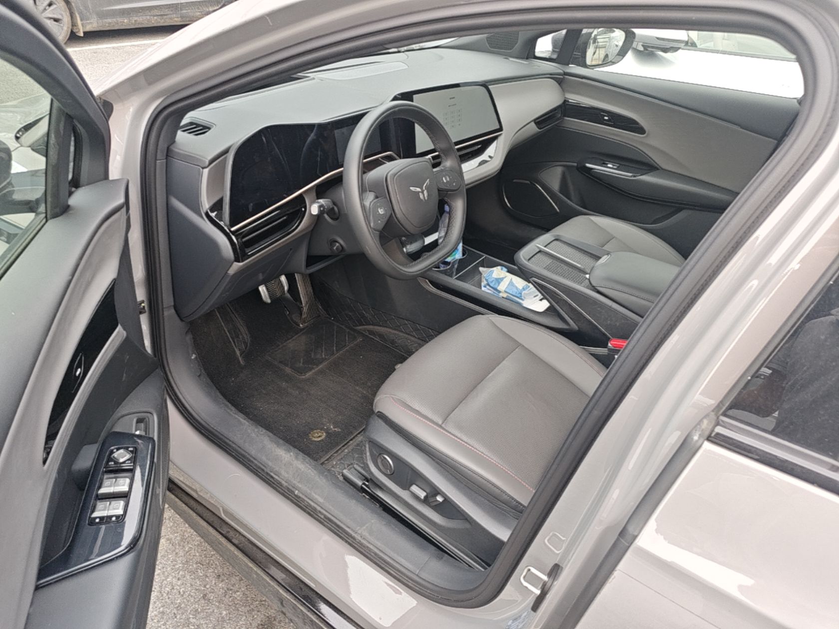 Hongqi EH7 2025 640 All-Wheel Drive Smart Selection Edition — снимка 17